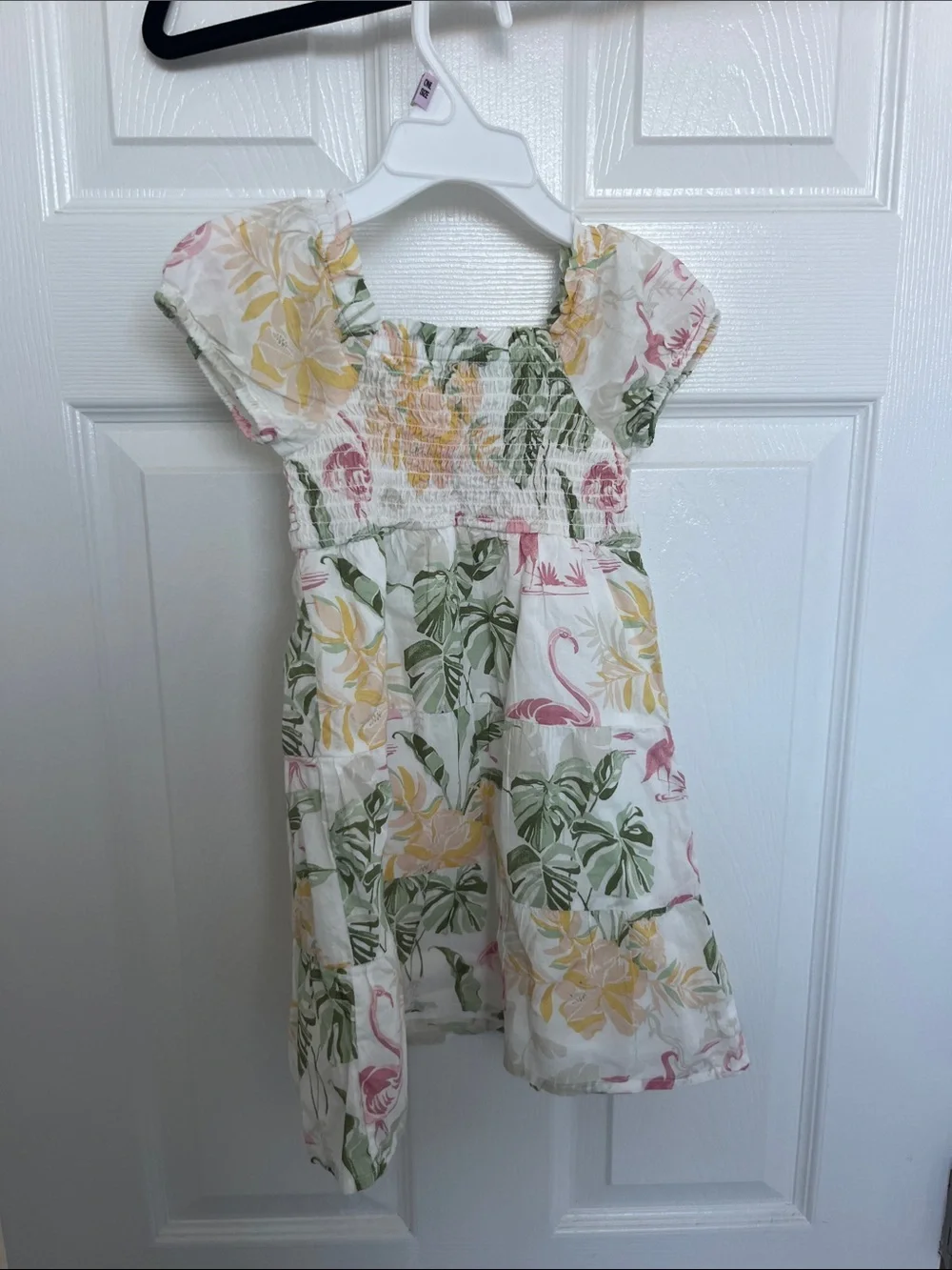 Children’s place New no tags size 4 ' White Tropical Floral Smocked Dress 🦩🌸